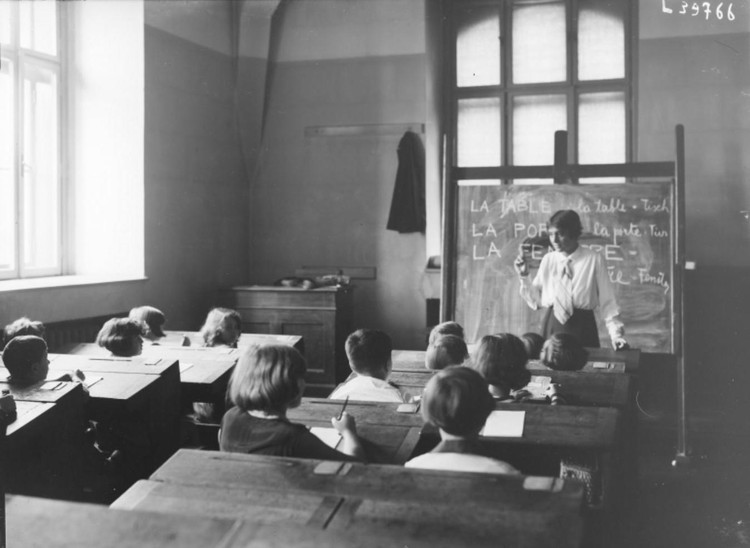 Französischunterricht in der Schwarzwaldschule, dem ersten Mädchenrealgymnasium Wiens