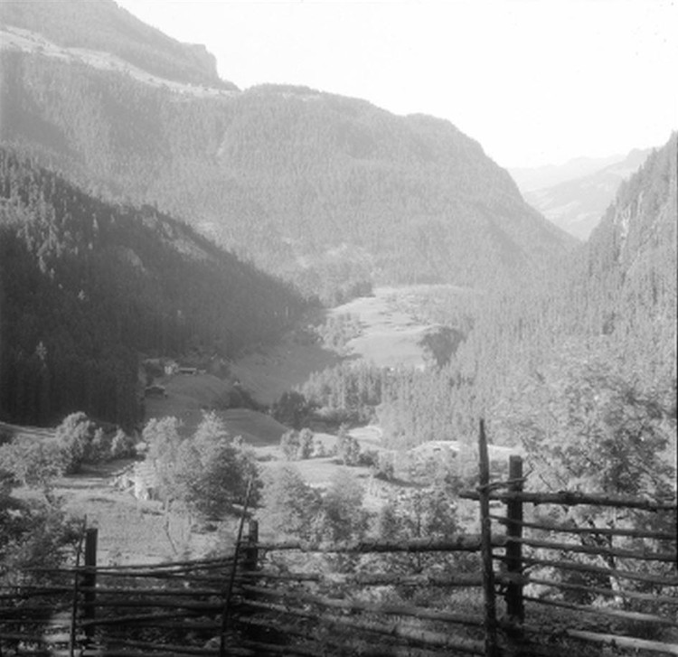 Der Weiler Lindtal, Teil der Gemeinde Finkenberg, Tirol, aufgenommen am 4. August 1901; © Österreichische Nationalbibliothek, Bildarchiv