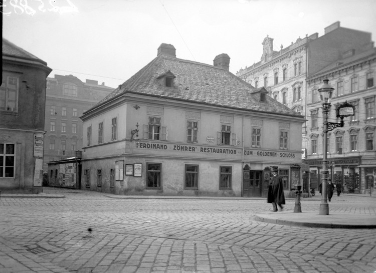 Das alte Margaretner Waldschlössel, damals das Gasthaus "Zum goldenen Schloss"