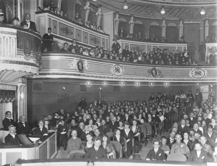 Wien-Josefstadt: Laudongasse Stadttheater