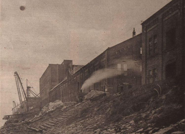Abgebrannte Lagerhalle am Wiener Handelskai, November 1918