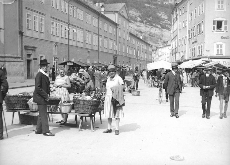 Salzburg, Markt am Universitätsplatz im Juli 1929