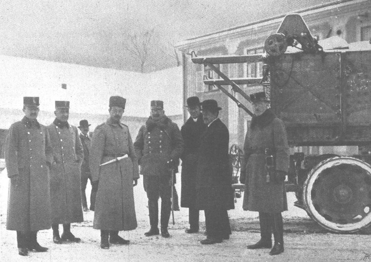 Der türkische Prinz Abdul Halim beim Besuch der Austro-Daimler Werke in Wiener Neustadt