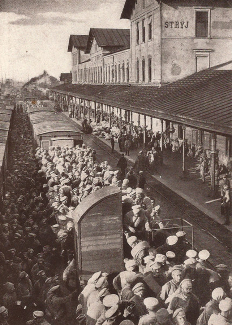 Verladung russischer Kriegsgefangener am Bahnhof