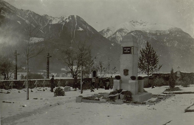 Soldatenfriedhof mit Kriegerdenkmal in Oberdrauburg, Kärnten