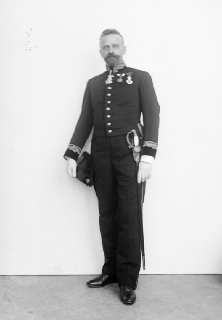 Der 1859 geborene Hans Schlitter in seiner kaiserlichen Beamtenuniform