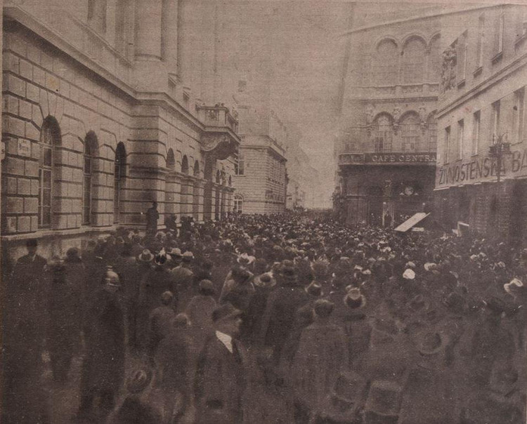 Niederösterreichisches Landhaus in der Wiener Herrengasse am 30. Oktober 1918: Die Annahme der provisorischen Verfassung der Republik Deutsch-Österreich