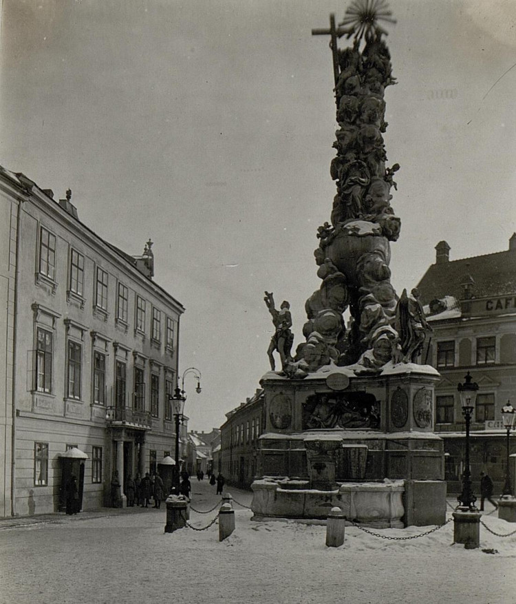 Der verschneite Badener Hauptplatz